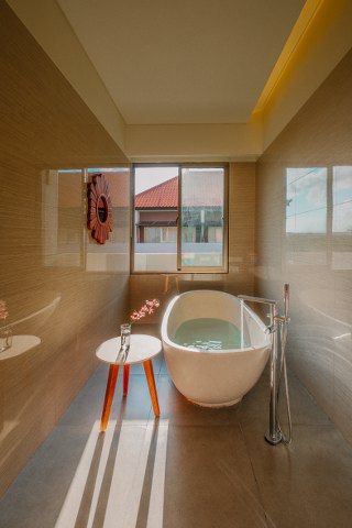 freestanding bathtub