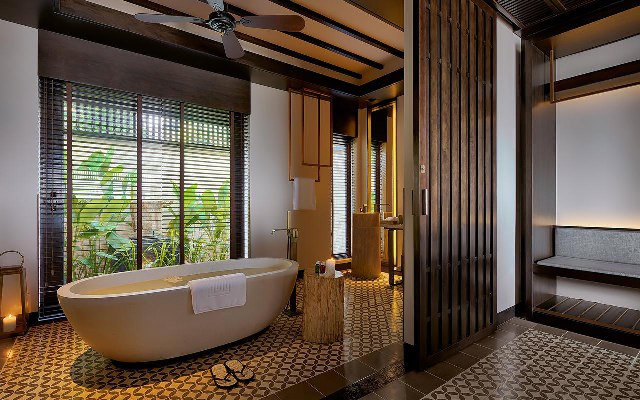 freestanding bathtub
