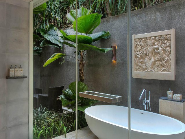 freestanding bathtub