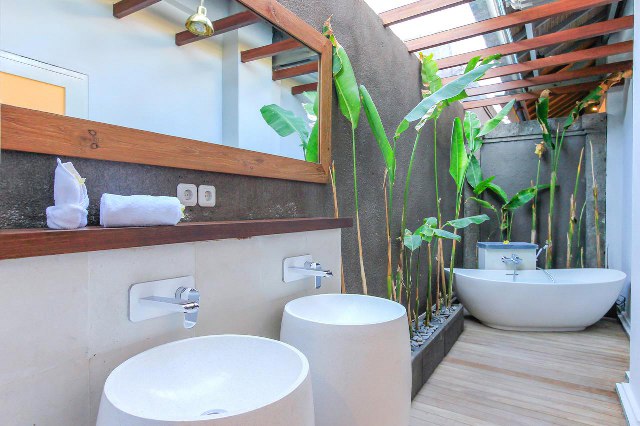 freestanding bathtub