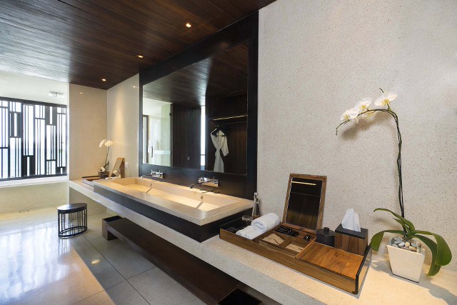 freestanding bathtub