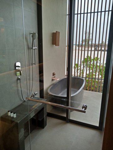 freestanding bathtub