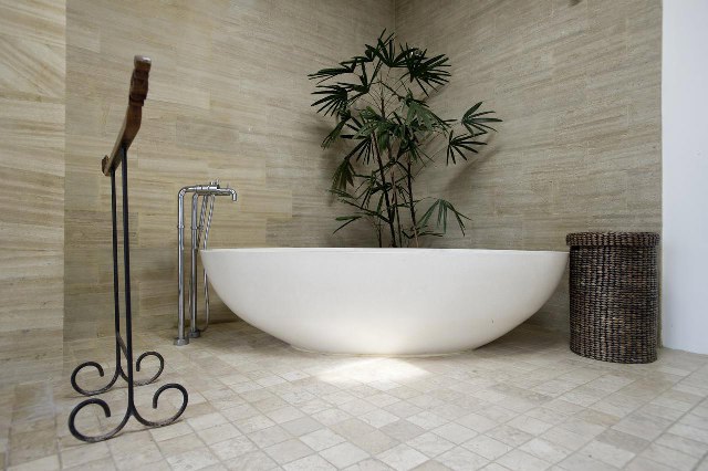 freestanding bathtub