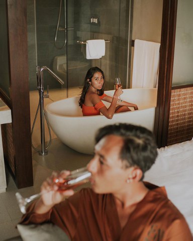 freestanding bathtub