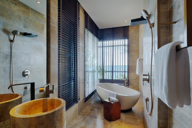 freestanding bathtub