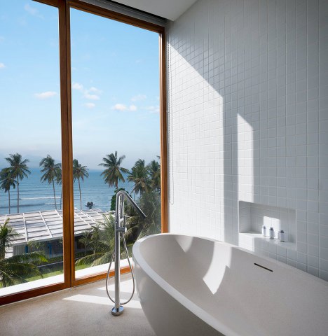 freestanding bathtub