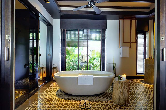 freestanding bathtub